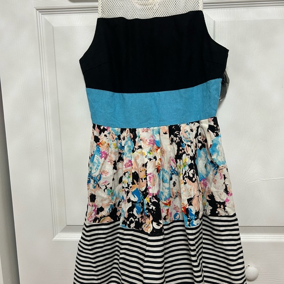 Dress - Picture 10 of 11